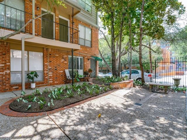 Building Photo - 4525 Gilbert Ave Unit 203 Rental