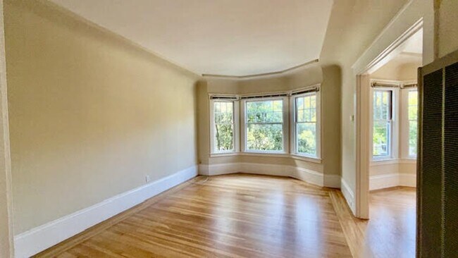 Photo - Bright Top-Floor Flat at the Edge of the P...