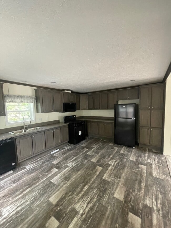 Photo - 7 Branette Ln