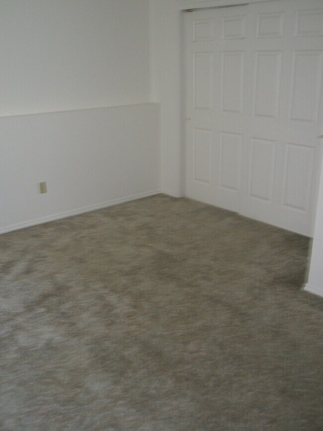 Photo - 4 Bedroom, 2 Bathroom Duplex - Pet Friendly