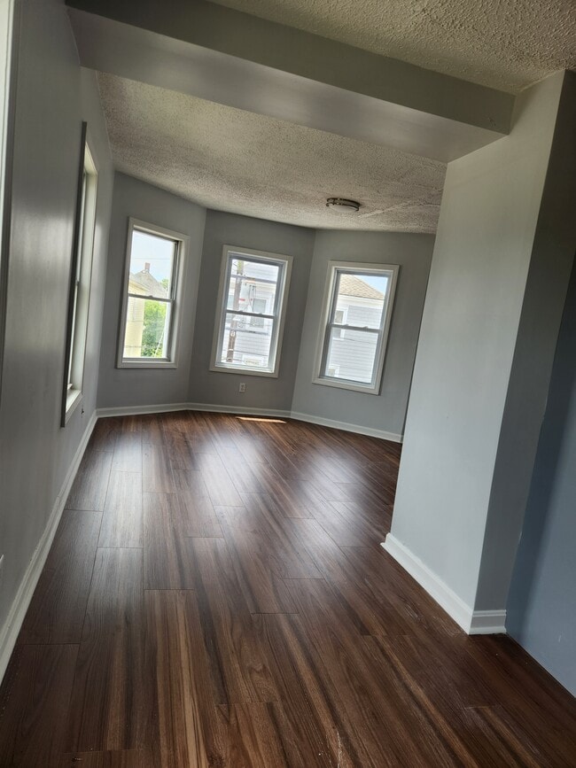 Building Photo - 109 Phillips Ave Unit 3rd