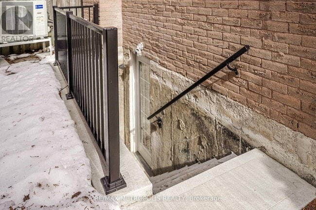 Photo - 570 Springview Dr