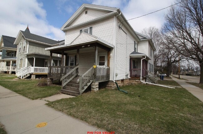 Photo - Large refurbished 3 Bedroom Upper Unit UPPER