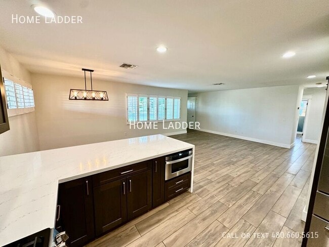 Photo - 4728 E Edgemont Ave