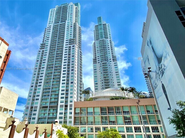 Building Photo - 253 NE 2nd St Unit 1401 Rental
