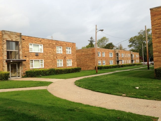 Brookline Gardens - Brookline Gardens Apartments