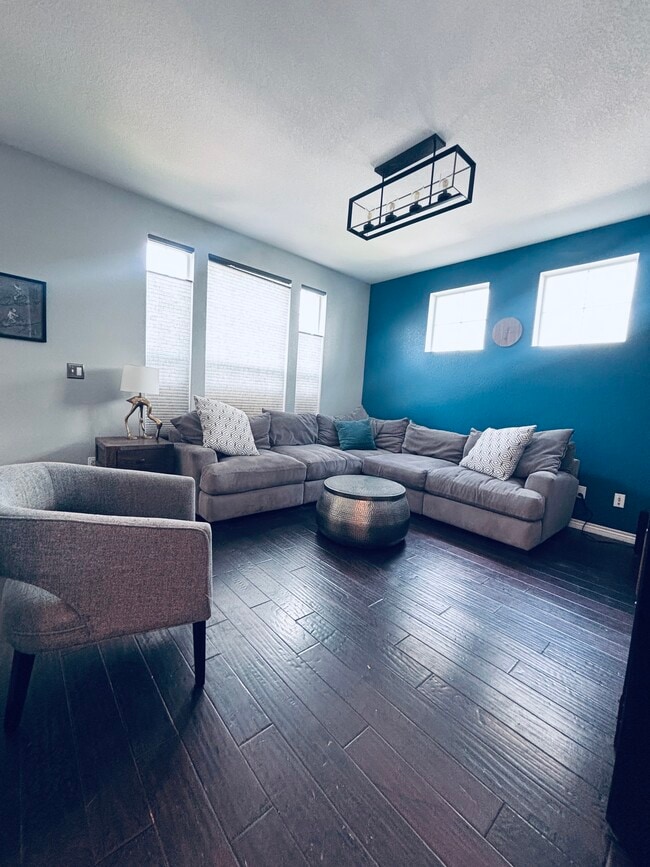 Photo - 3670 Paonia St