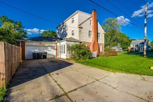 Photo - 630 Mineola Ave