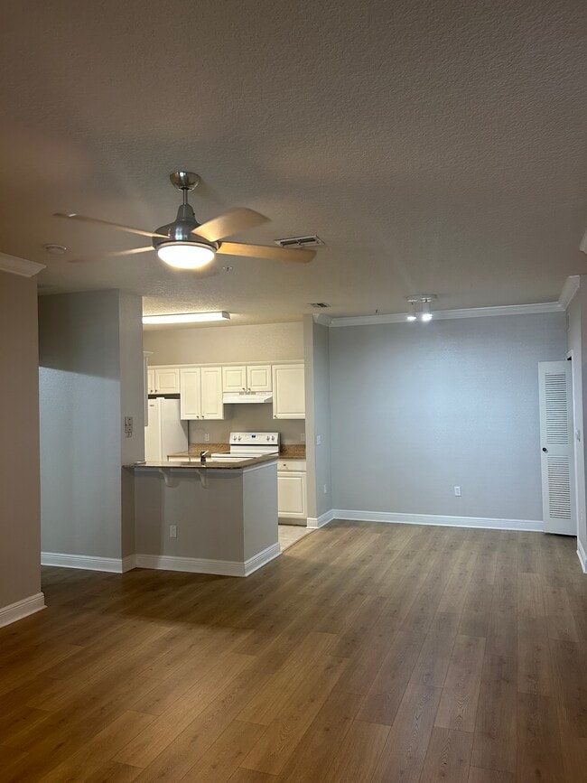 Photo - 1300 Eastern Pecan Pl Unit 1300 Eastern Pecan Pl #205