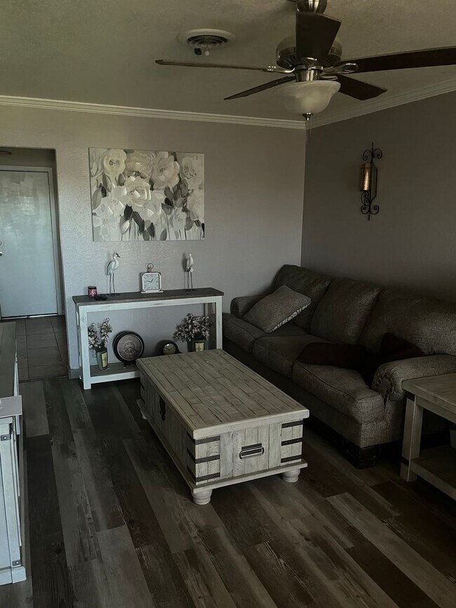 Photo - 3 bedroom 1.5 bathroom!