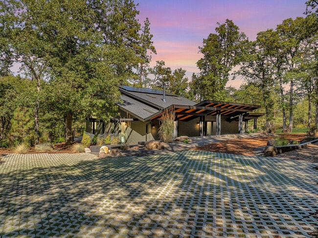 Building Photo - 6805 Highway 30W Rental