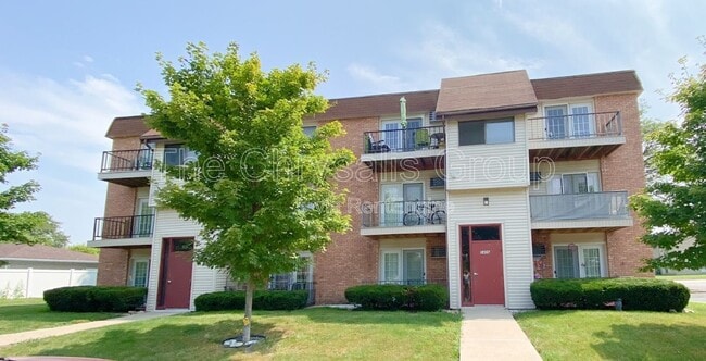 Building Photo - 2406 Marquette Rd Unit 12