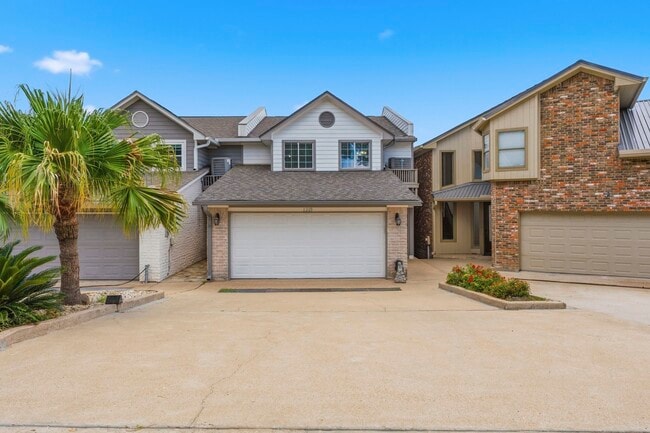 Photo - 1208 Lake View Dr