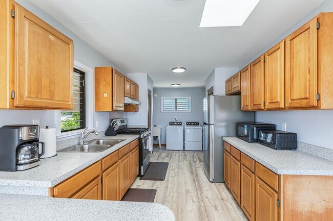 Photo - Unfurnished 2 bedroom, 1 bath home in quiet Lihue neighborhood, with views!