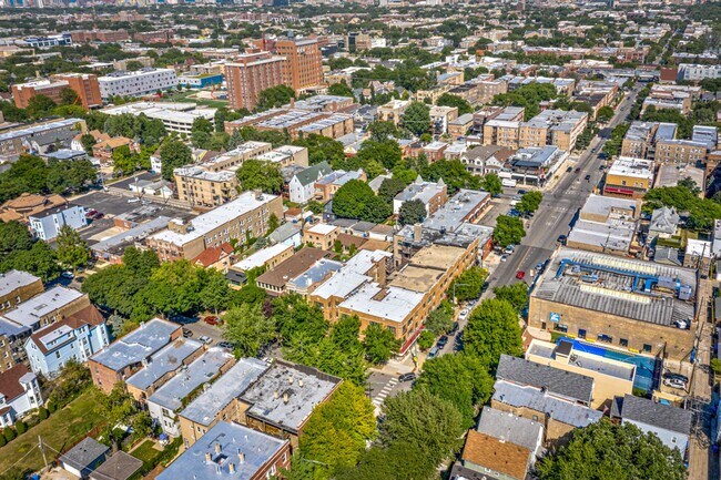 Photo - 2020-36 W. Montrose / 4405-09 N. Seeley