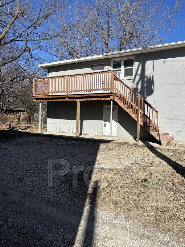 Building Photo - 304 E Park St Unit Apt C