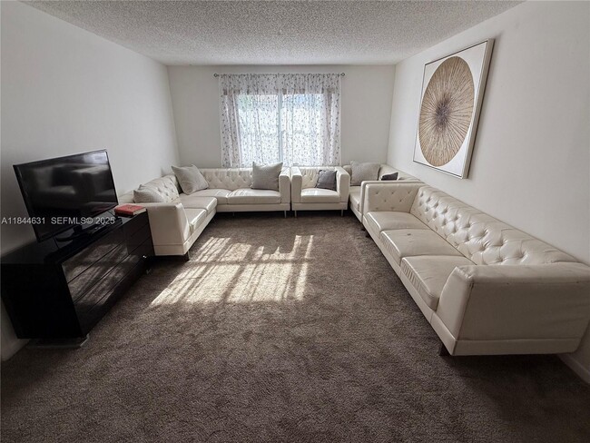 Building Photo - 2225 Monroe St Unit B6