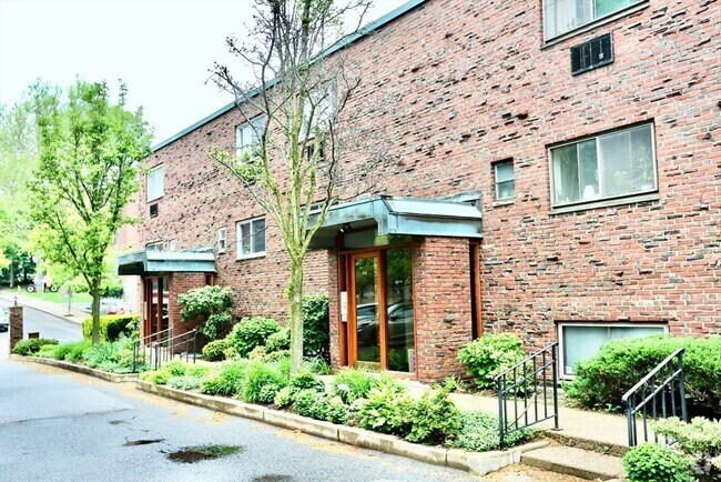 Building Photo - 55 Saint Paul St Unit #1 Rental