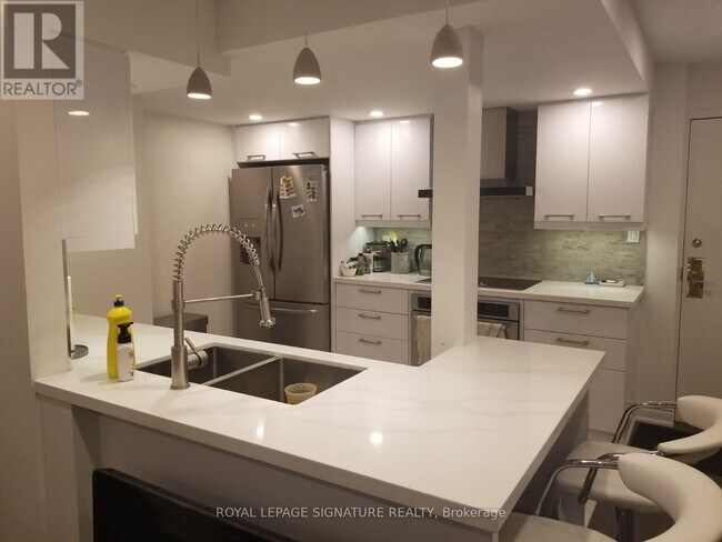 Photo - 25 Grenville St Unit 2008