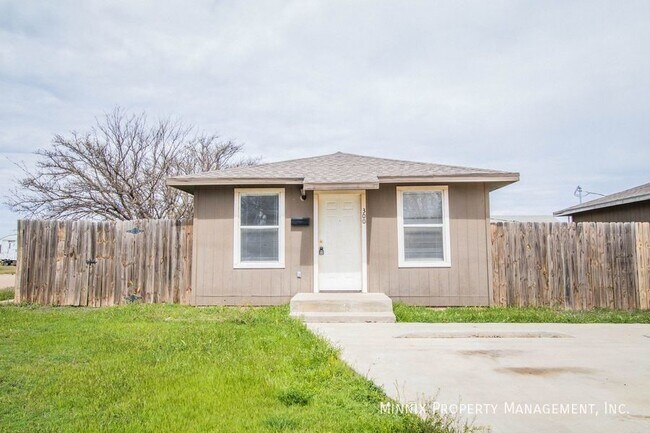 Photo - 330 E Lynn St