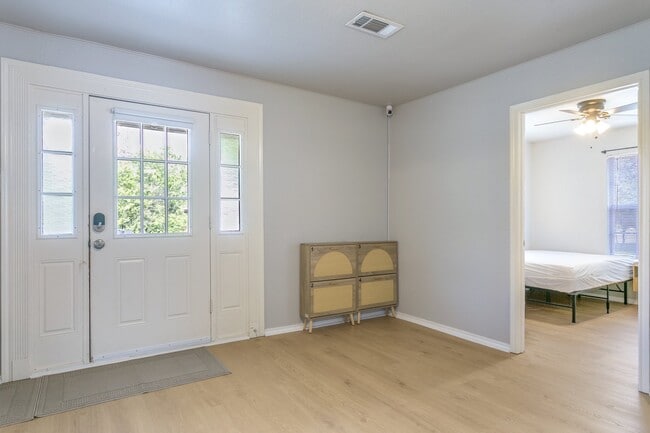 Photo - 107 S Crawford St