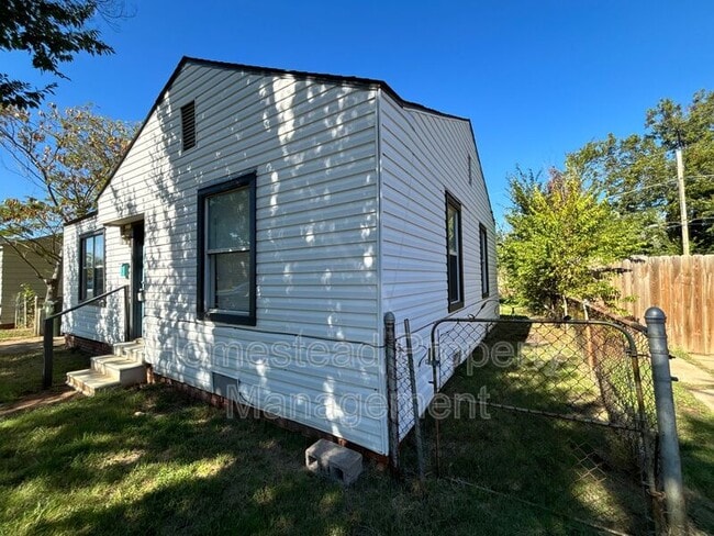 Photo - 305 E Jacobs Dr