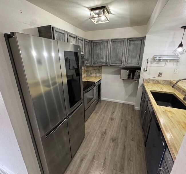 Photo - 3 BED 2 BATH TOWNHOME CENTRALLY LOCATED IN COLORADO SPRINGS!!!