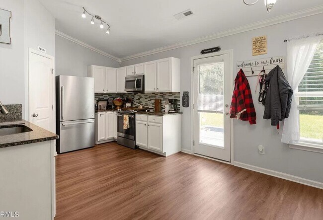 Photo - *** November Promotion -- Sign lease by No...