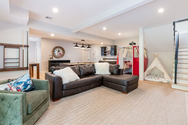 Photo - 11 Friendship Ct Unit SI FL2-ID1571353P