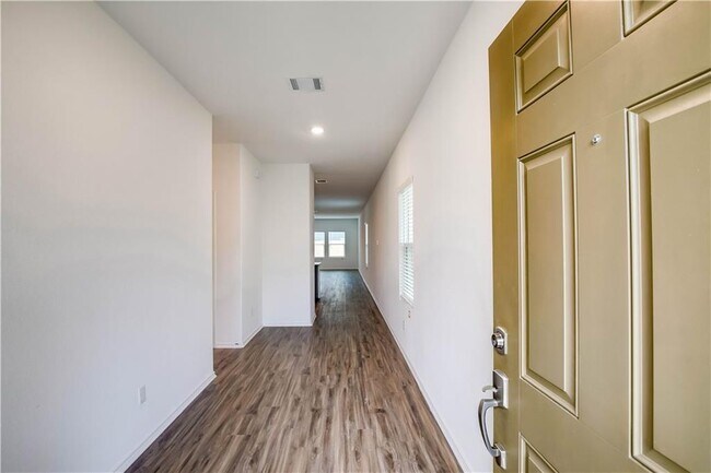 Photo - 328 Mica Trl