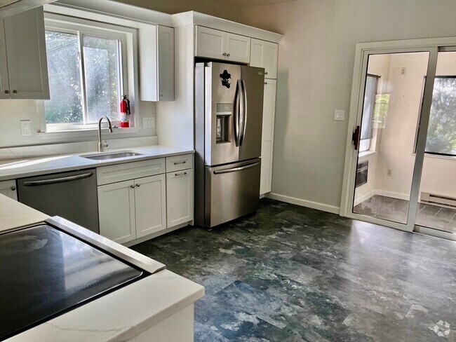Building Photo - 10 Bromfield Rd Unit 2 Rental