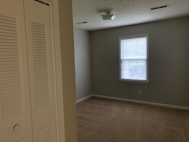 Photo - 682 Laxton Rd Unit 3