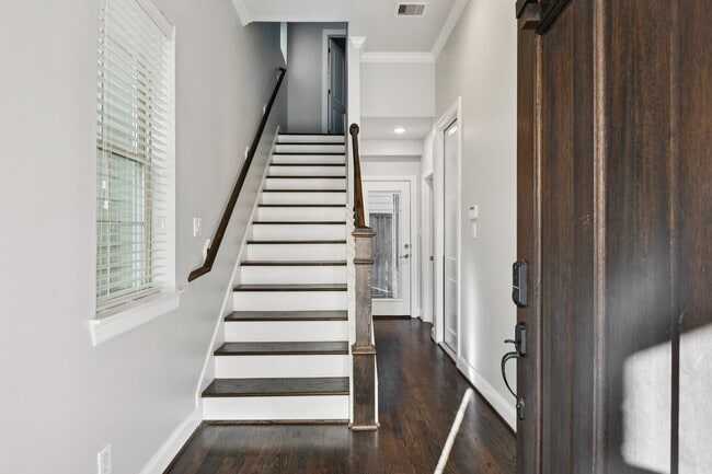 Photo - 1040 W 26th St