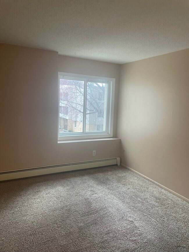 Photo - 1923 Viking Dr NW Unit 33