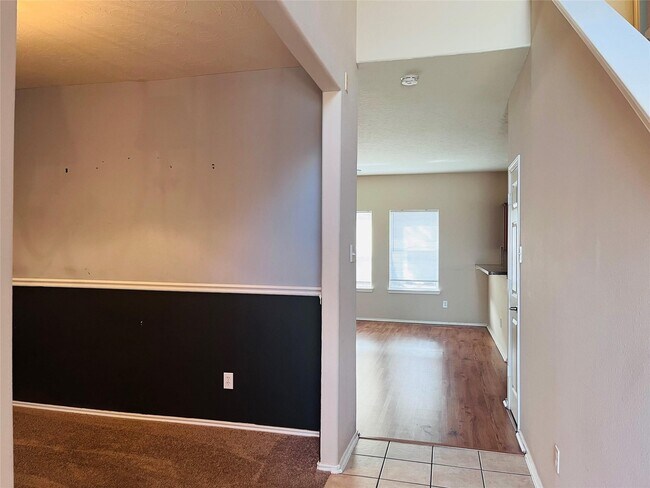 Photo - 2115 Vermillion Oak St