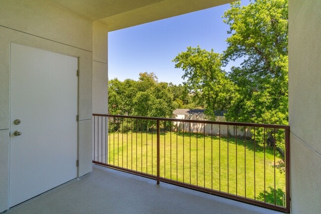 Photo - 2160 Humboldt