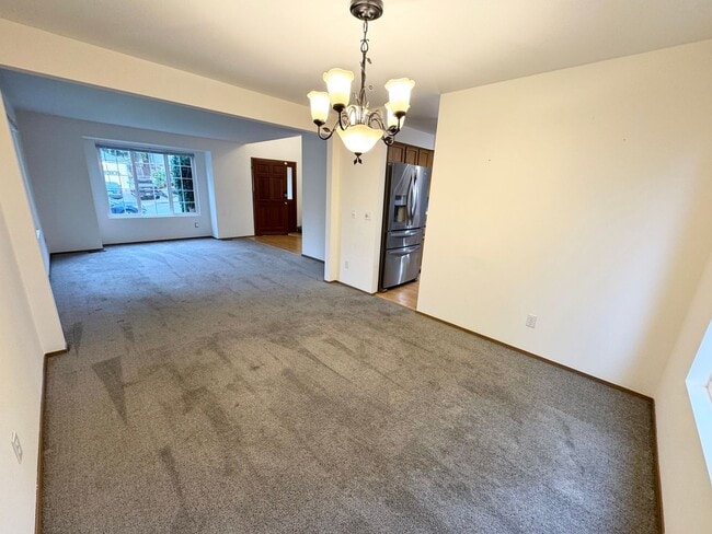 Photo - Spacious 4 bedroom plus den, 2.5 bath home Lakeland hills featuring mountain views