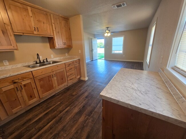 Photo - Modest in Mineral Wells