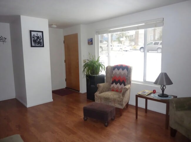 Photo - 317 NW Webb St