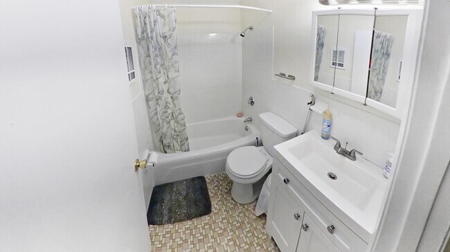 Photo - 256 Parker Hill Ave Unidad 16