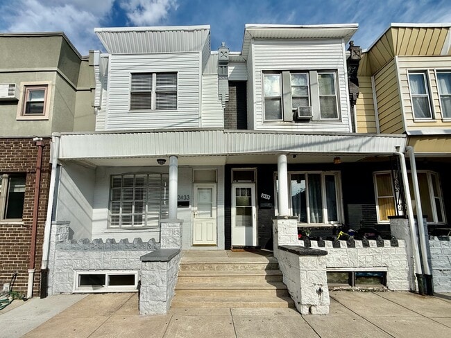 Building Photo - 2433 S 3rd St
