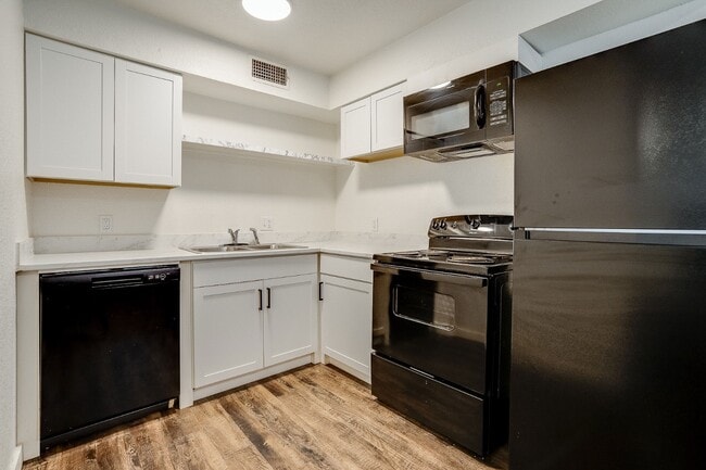 Photo - 1152 S Quaker Ave