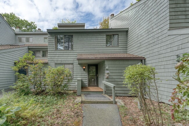 Building Photo - 264 Cliffside Dr Rental