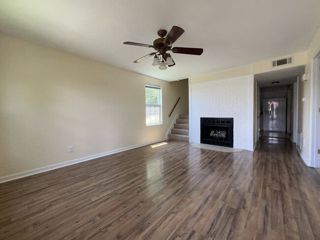 Charming Townhome - Charming Townhome