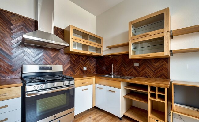 Building Photo - 4106 S Lake Park Ave