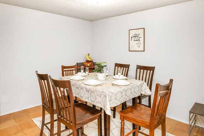 Photo - 6039 John Chapman