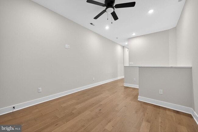 Photo - 3236 Mercer St