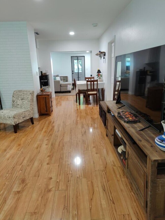 Photo - 5332 10th Ave N