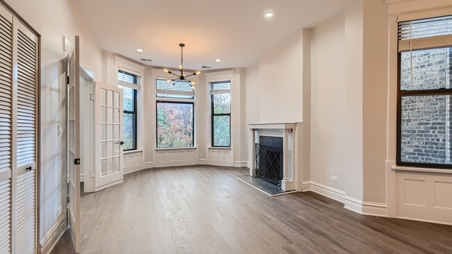 Photo - 4053 N Greenview Ave Unidad 2