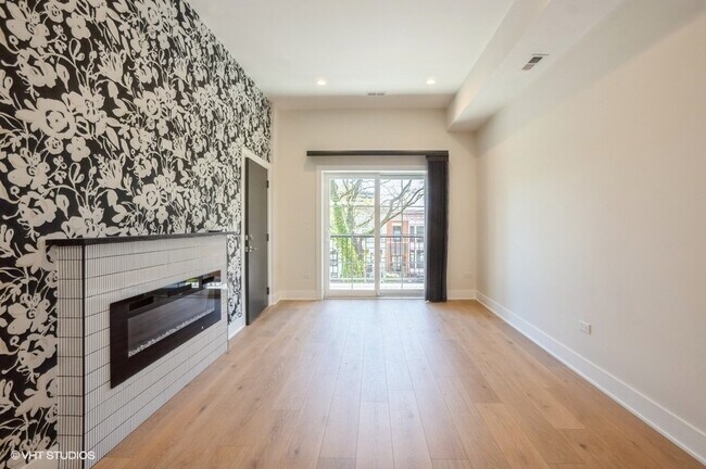Photo - 456 E Oakwood Blvd